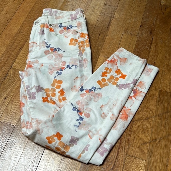 7 For All Mankind Denim - Women’s 7 For All Mankind White Floral Jeans Size 28